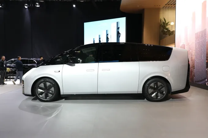 5도어 전기 7석 MPV 700km 장거리 MPV EV 자동차 리시앙 메가 2